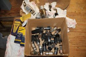 lot 478 image: Lot of (1 Box) Vintage Assorted Electronic Tubes, Super SilvertonePhilcoSears Radio Tubes