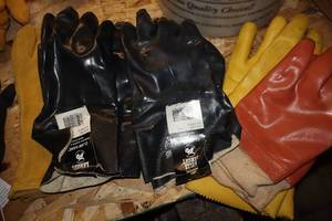 lot 343 image: Lot of (5 Pair) Assorted Work Gloves