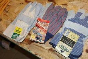 lot 349 image: Lot of (3 Pair) Mens Assorted Work Gloves