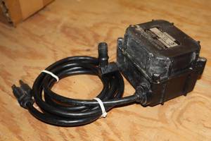 lot 370 image: Small Fountain Pump