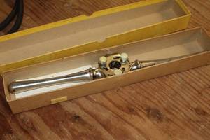 lot 380 image: Vintage H.L. Hanson Tap & Die Tool DS-36 (New)