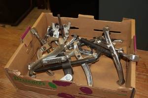 lot 383 image: Lot of (8) Assorted Gear Pullers