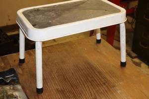lot 384 image: Metal Stool 9-12x16x10