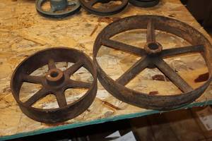 lot 397 image: Lot of (2) Pulley Wheels - 13 and 8
