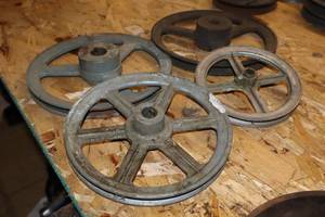 lot 399 image: Lot of (4) Assorted Pulleys - 6, 8 and 9 (x2)