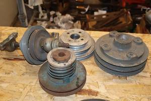 lot 400 image: Lot of (4) Assorted Pulleys and Attachments