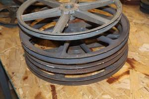 lot 401 image: Lot of (4) Assorted Pulleys - 12 and 13 (x3)