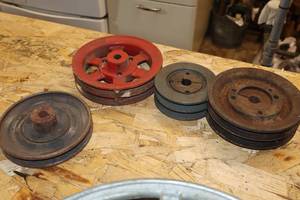 lot 402 image: Lot of (4) Assorted Pulleys - 6 (x2), 4-12 and 7