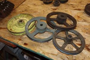 lot 403 image: Lot of (4) Assorted Pulleys - 7 and 8 (x3)