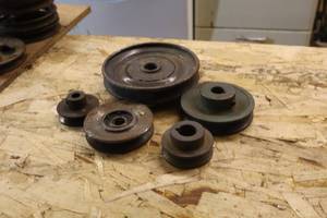 lot 404 image: Lot of (5) Assorted Pulleys - 2-14, 2-12, 3-12, 4 and 6