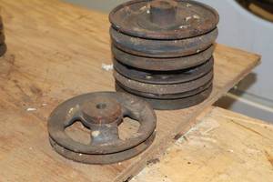 lot 406 image: Lot of (5) Assorted Pulleys - 6 (x4) and 5-14