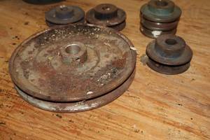 lot 407 image: Lot of (5) Assorted Pulleys - 3 (x2), 3-14 (x2) and 8