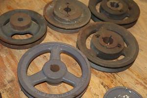 lot 411 image: Lot of (5) Assorted Pulleys - 4-34 (x2) and 5-34 (x3)