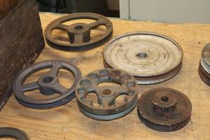 lot 414 image: Lot of (5) Assorted Pulleys - 4-14, 5-38, 6-38, 7-78 and 8