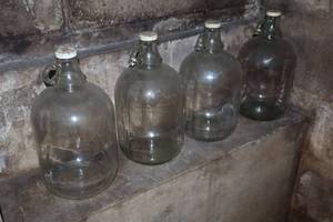 lot 436 image: Lot of (4) 12 Jars with Caps