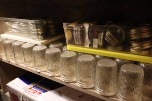 lot 443 image: Lot of (43) Ball 4 Mason Jars with Lids
