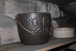 lot 448 image: Ceramic Cookie Kettle