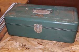 lot 503 image: 13 Metal Tool Box
