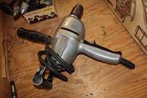 lot 519 image: Black & Decker Deluxe Industrial 12 Drill with T-Handle U-226