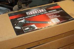 lot 524 image: Ironton 11-1316 Linear Actuator (New)