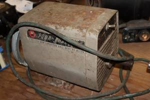 lot 540 image: Vintage Montgomery Ward Powr-Kraft Model 100 12-HP Electric Motor
