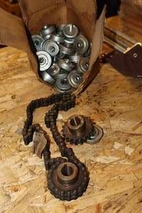 lot 548 image: Lot of (1 Box) Assorted Hardwares - Gears, Bearings, Chain