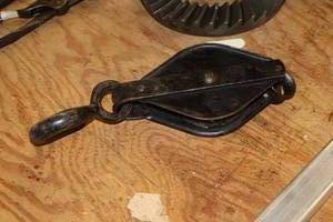 lot 560 image: Pulley with Hook