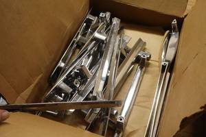 lot 562 image: Lot of (24) Assorted Hardware Handles