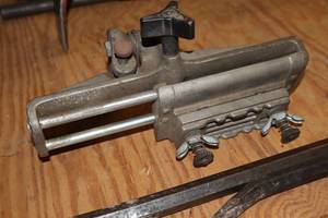 lot 567 image: Vintage Aluminum Hand Saw Sharpening Vise