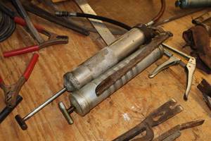 lot 572 image: Lot of (2) Assorted Grease Guns - 15 and 13