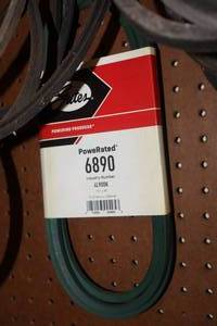 lot 588 image: Lot of (1) PoweRated Motor Belt 12x90 6890 (New)