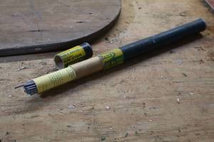 lot 643 image: Lot of (1-lb) Marquette No. 222 Aladdin Welding Rods 18x14
