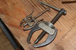 lot 654 image: Lot of (2) Bearing Pullers