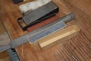 lot 655 image: Lot of (5) Assorted Sharpening Stones