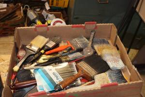 lot 602 image: Assorted Paint Brushes