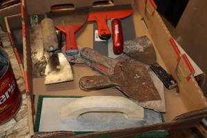 lot 604 image: Assorted MuddingTaping Hand Tools