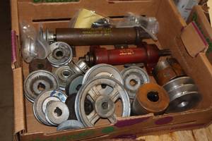 lot 612E image: Lot of (1 Box Top) Assorted Pulleys