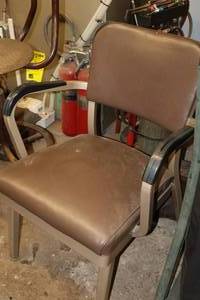 lot 658 image: Padded Office Arm Chair