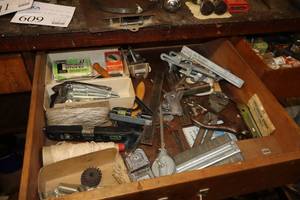 lot 609 image: Assorted Hand Tools and Pullers