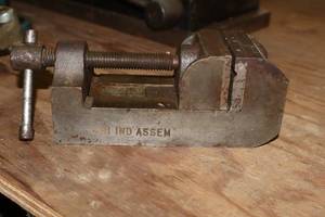 lot 674 image: Milling Vise