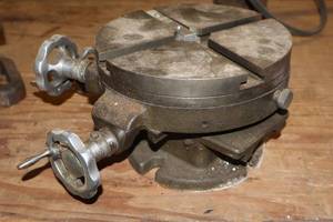 lot 678 image: Rotary Table - Cross Slide