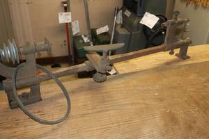 lot 679 image: Bench Top Metal Lathe
