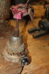 lot 681 image: Vise Power Arm
