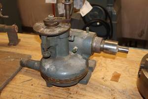lot 687 image: Gear Drive Swivel Spiral Dividing Head