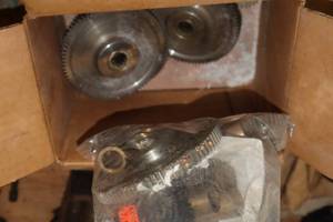 lot 696 image: Lot of (1 Box) Assorted Gears