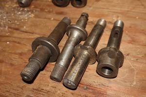 lot 711 image: Lot of (4) Assorted Machining Bolts  Adapters