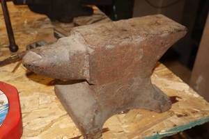 lot 716 image: Anvil