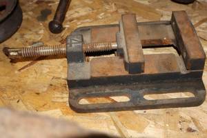 lot 717 image: 4-grip Machining Vise