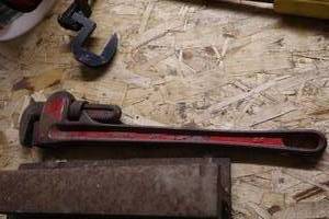 lot 722 image: 24 Pipe Wrench