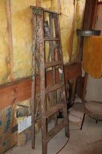 lot 1121 image: 6 Wood Step Ladder